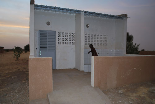 Toilettes garçon du collège